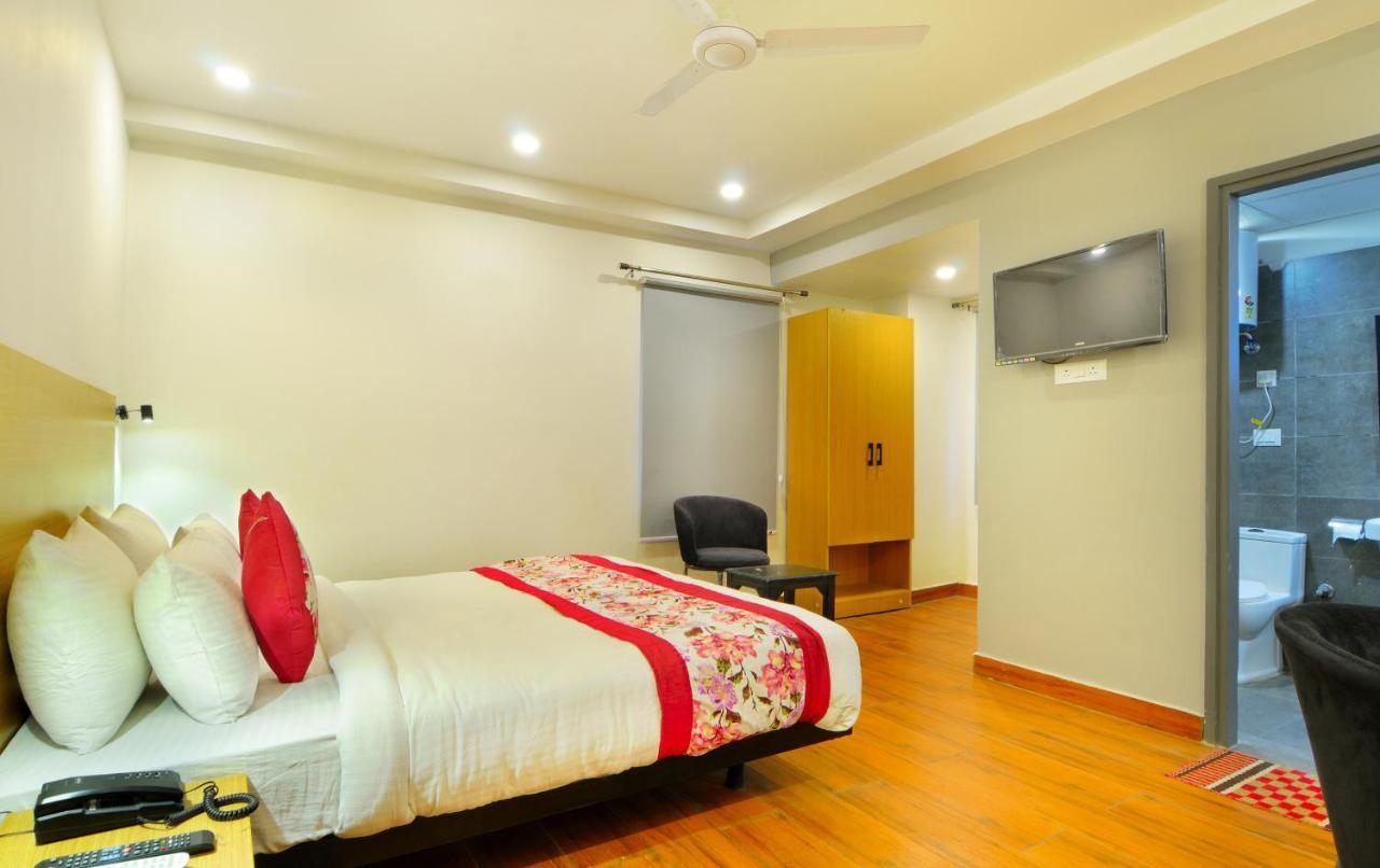 The Red York Hotel Ghaziabad Exterior photo